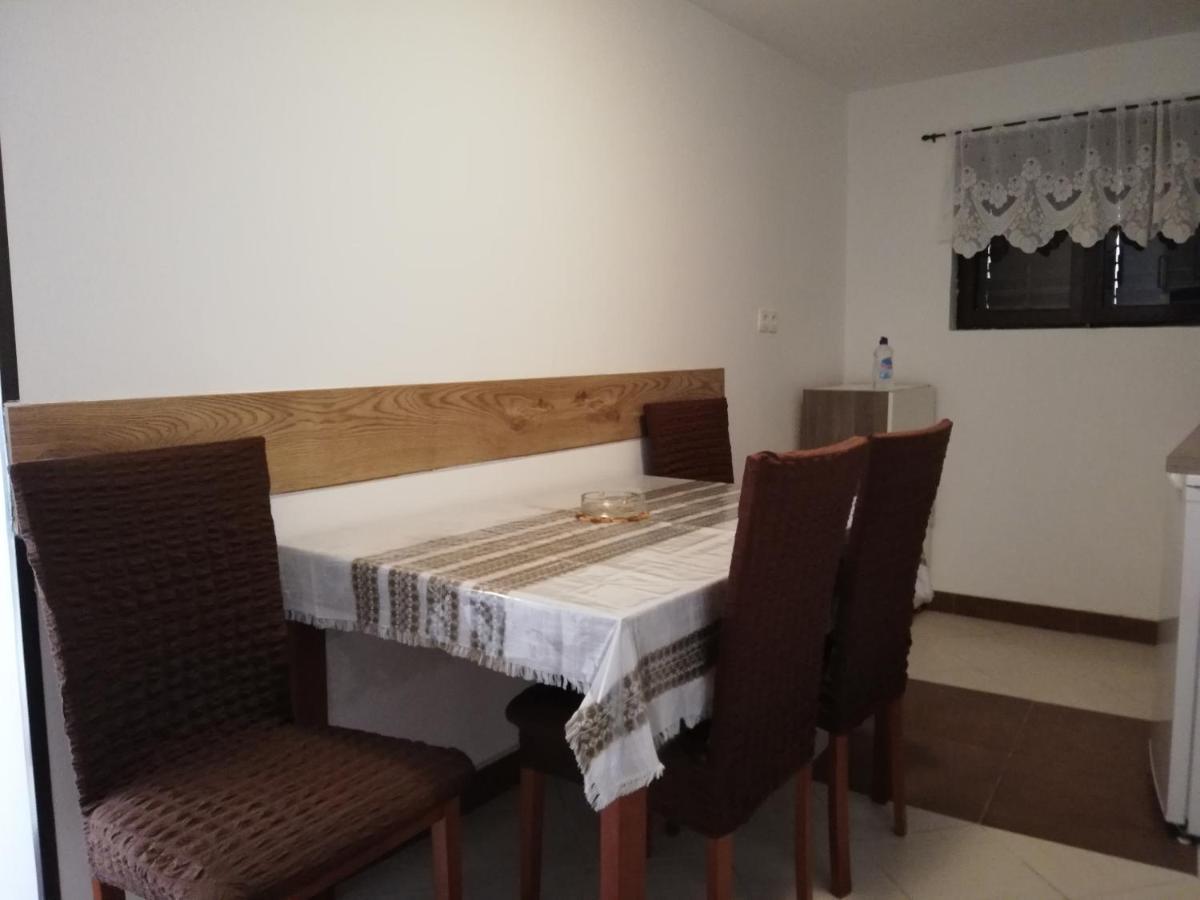 Apartman Cvita Tkon Esterno foto